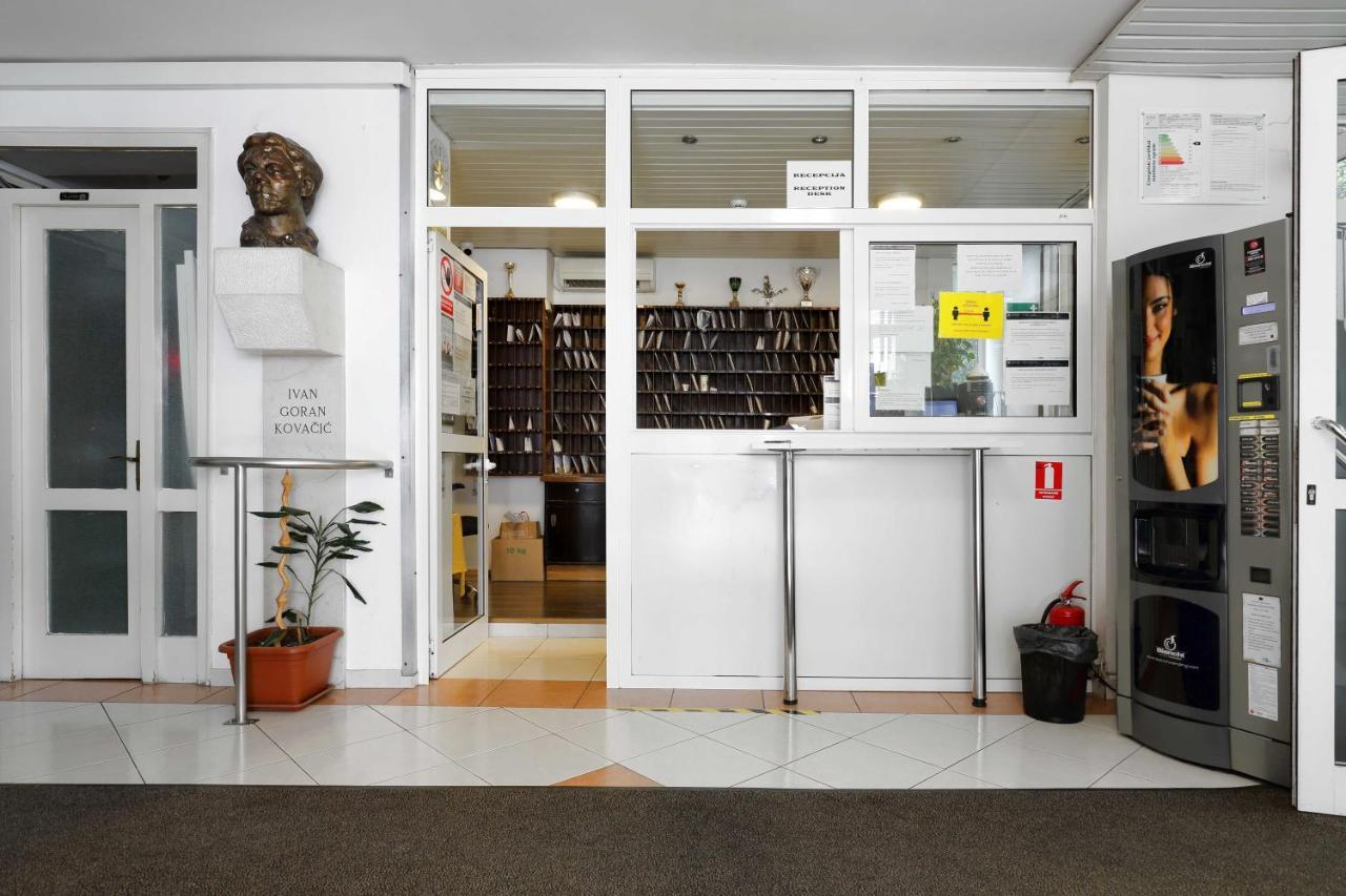 Rooms Studentsko Naselje Ivan Goran Kovacic Fiume Esterno foto