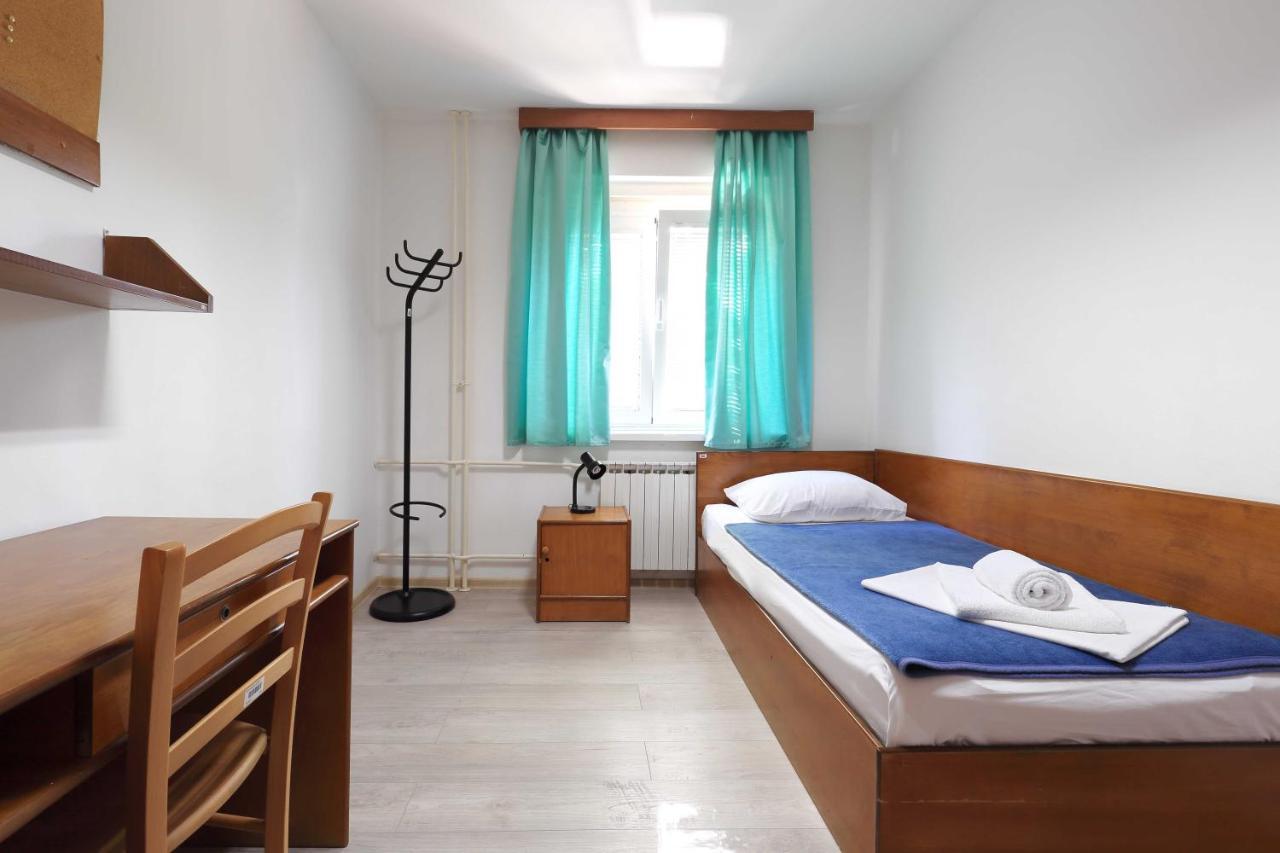 Rooms Studentsko Naselje Ivan Goran Kovacic Fiume Esterno foto